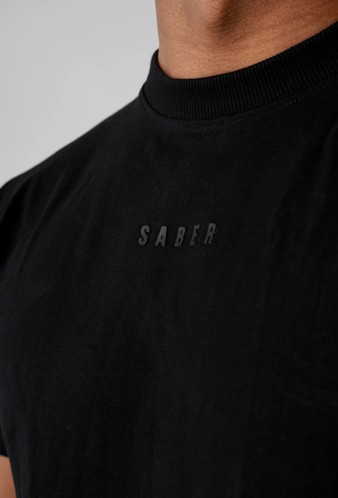A Very Well Fitted Tee [Black]
