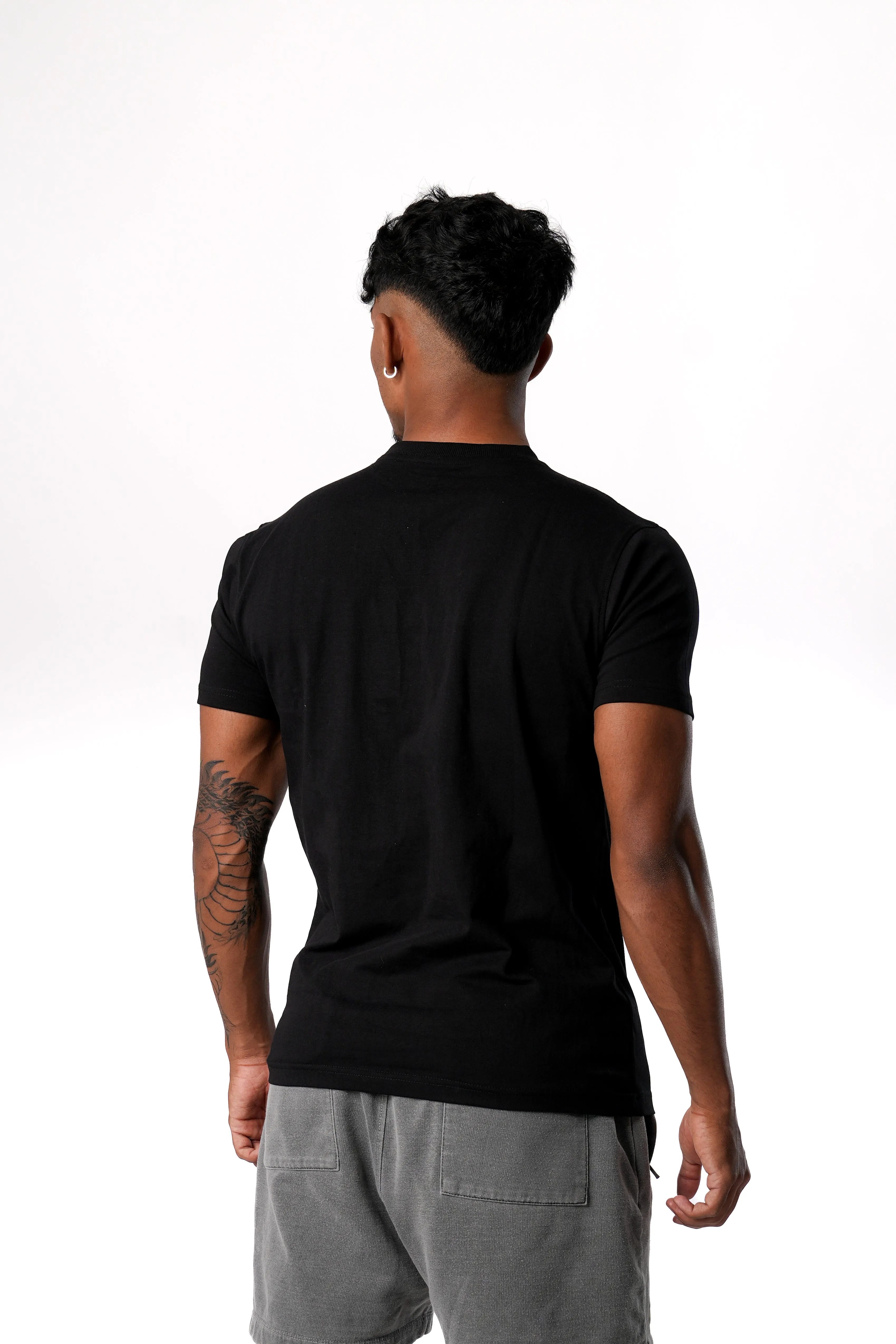 A Very Well Fitted Tee [Black]