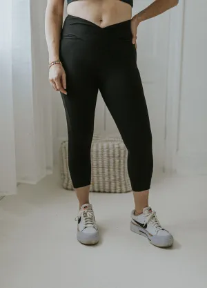 Anchored CAPRI Length Crossover Black Leggings