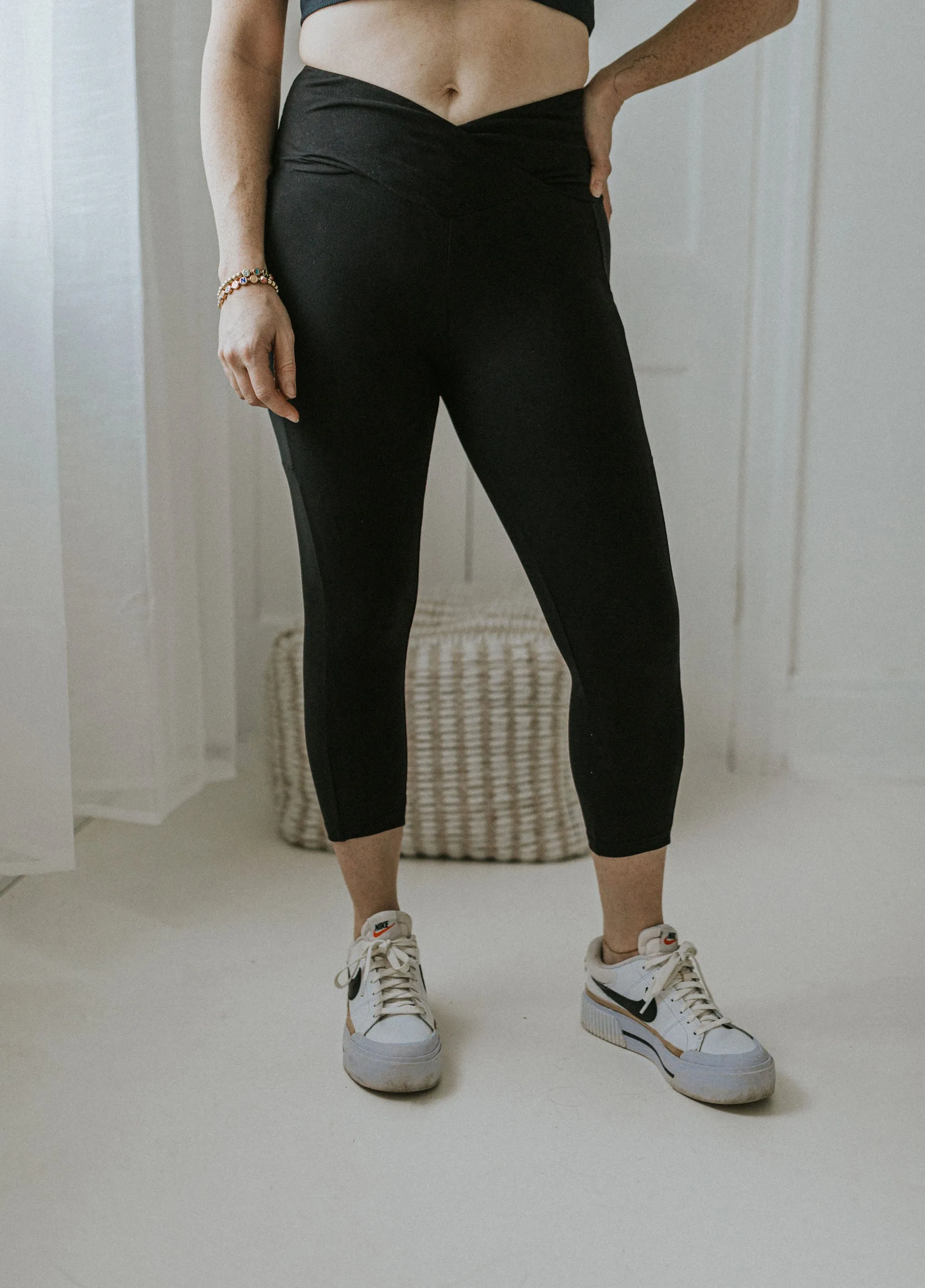 Anchored CAPRI Length Crossover Black Leggings