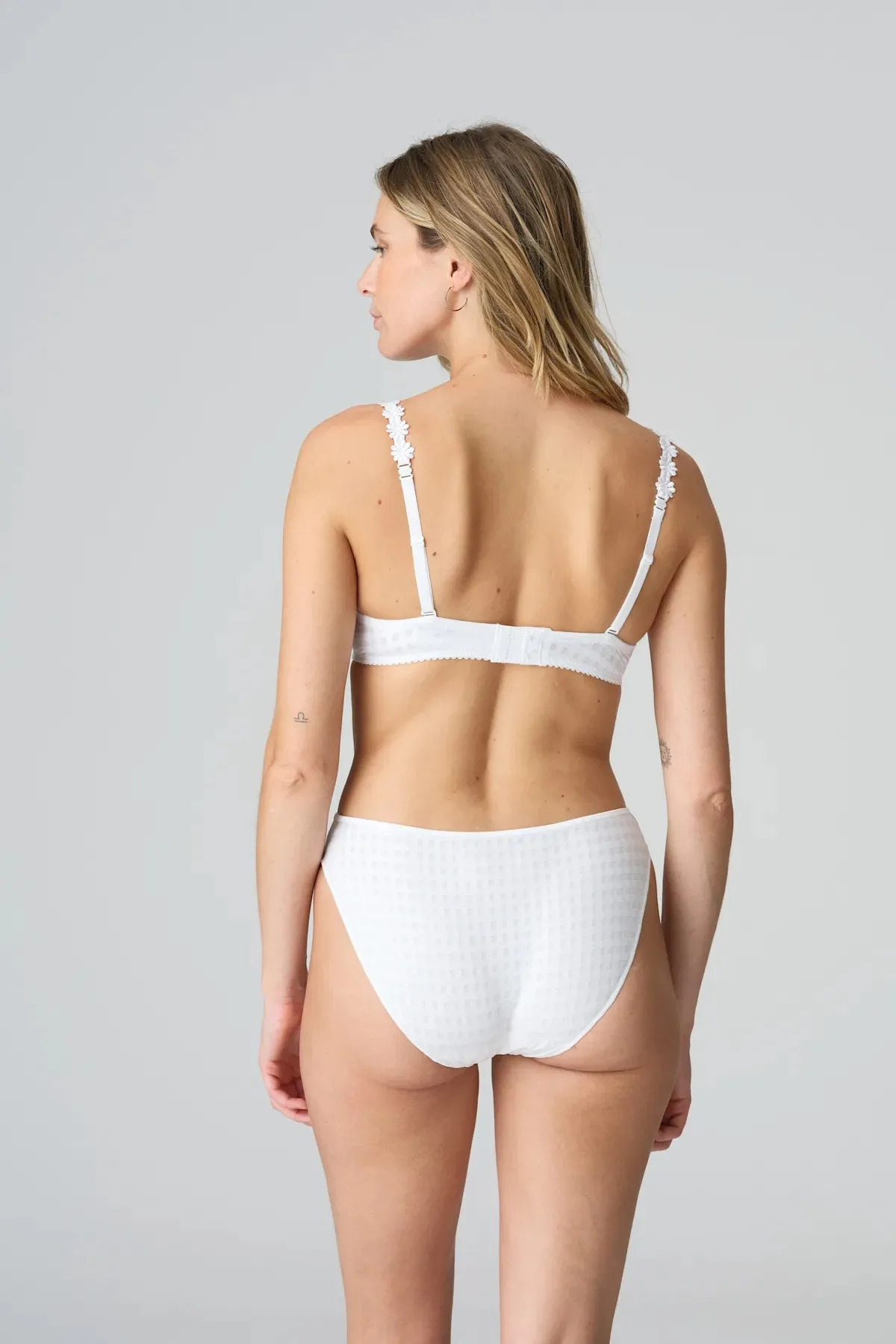 Avero Non Padded Full Cup Seamless Bra In White - Marie Jo