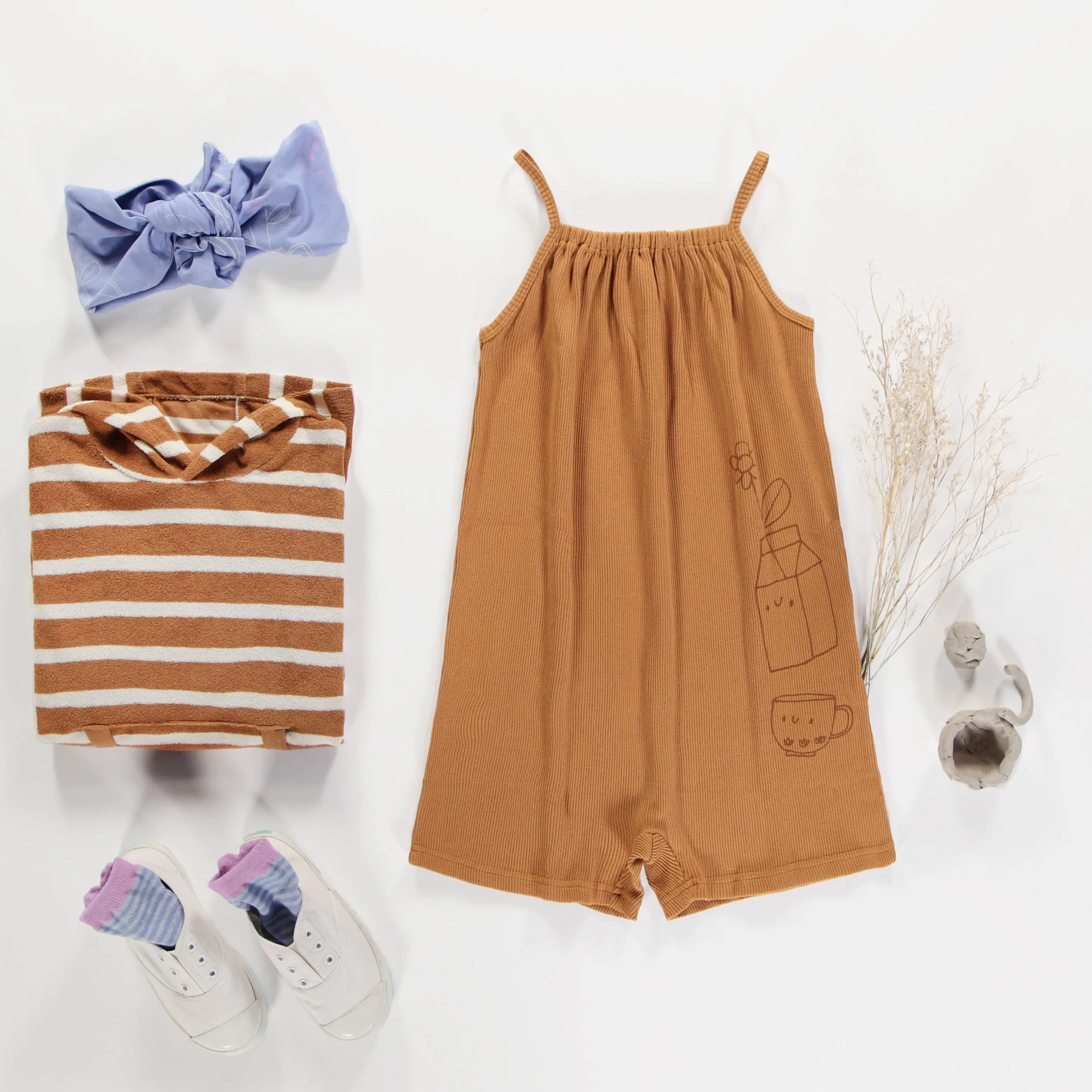 Chandail lignée caramal et crème à capuchon en ratine, enfant || Brown and cream striped hoodie in terry, child
