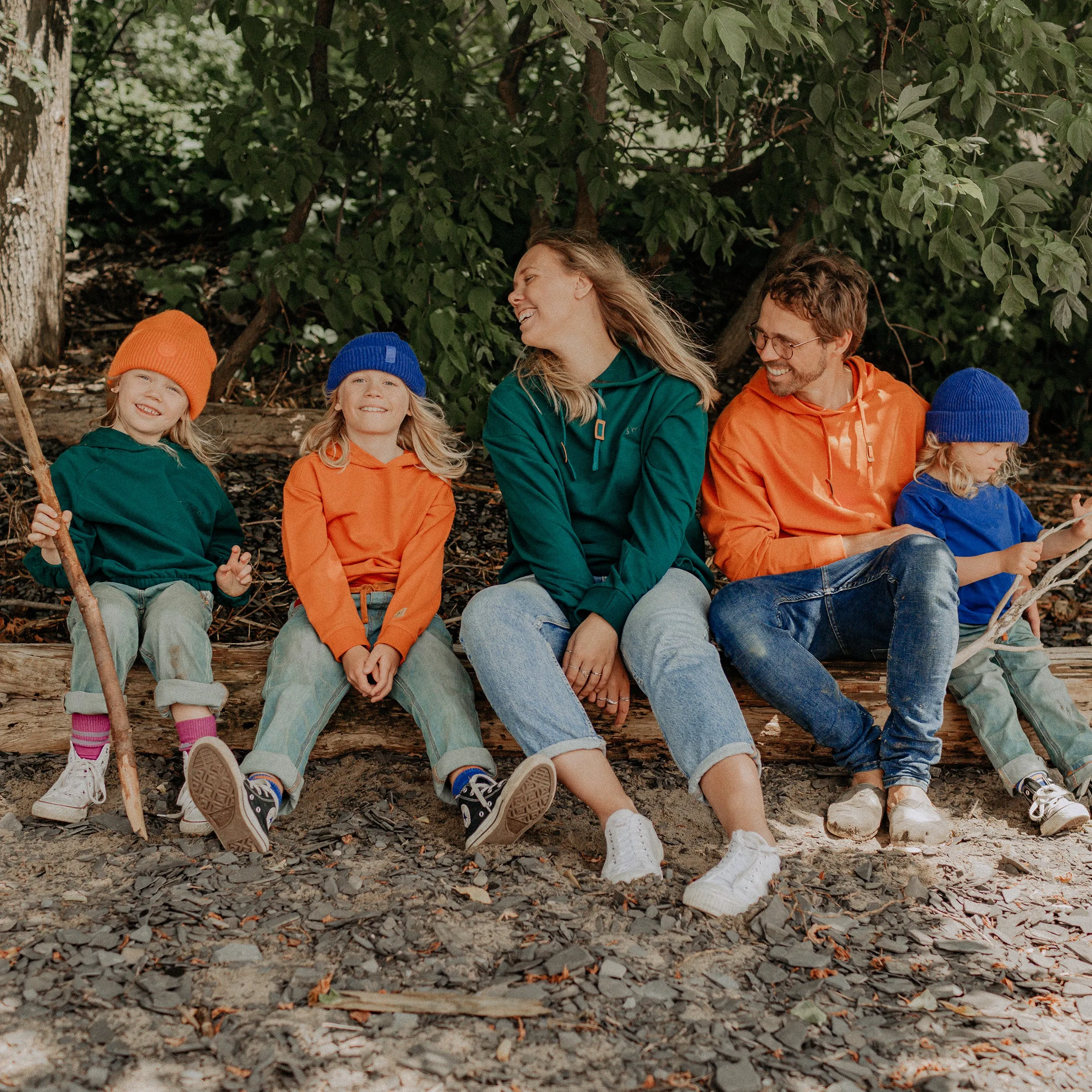 Chandail orange à capuchon, adulte || Orange hooded sweater, adult