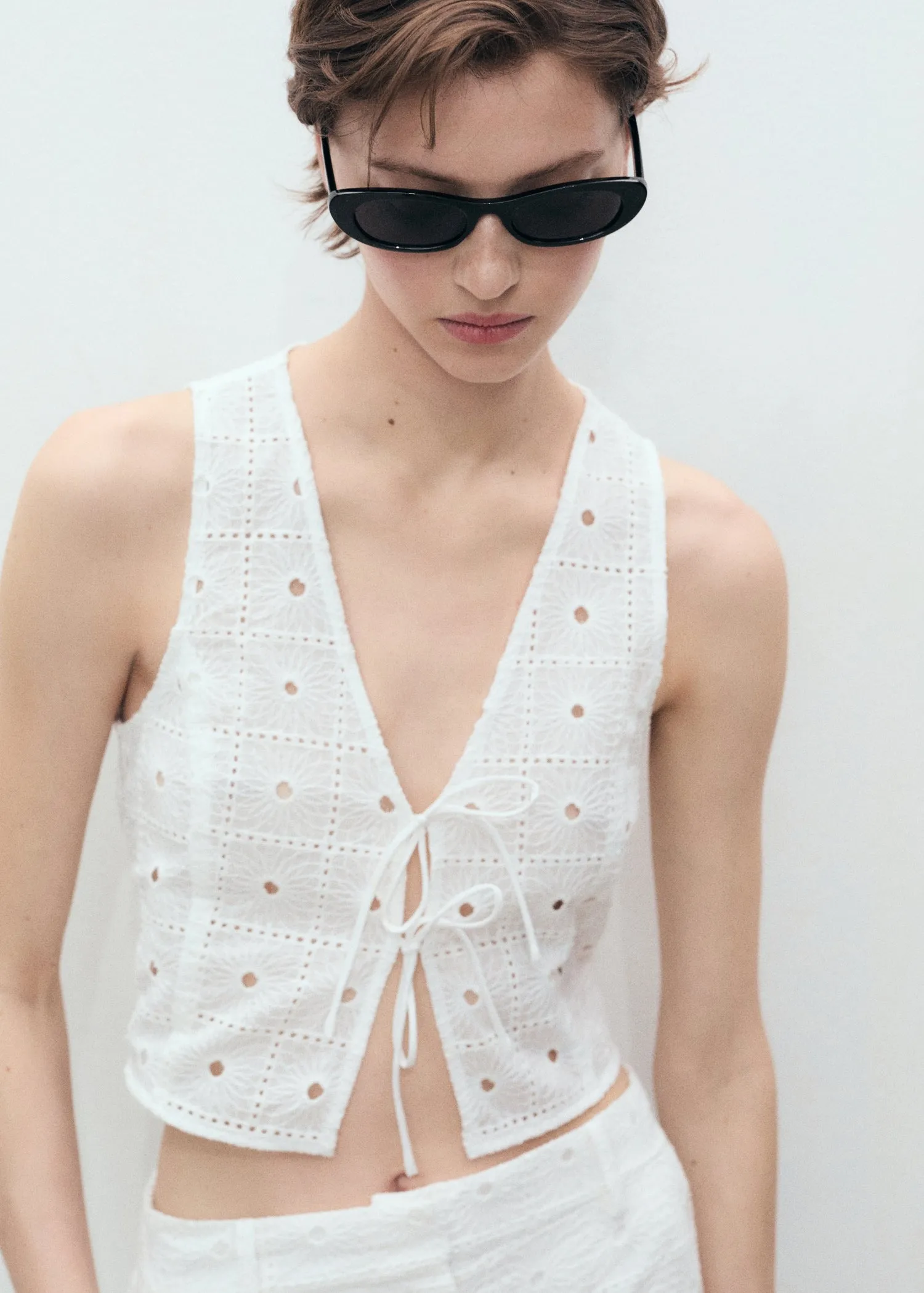 Embroidered cotton waistcoat with bows