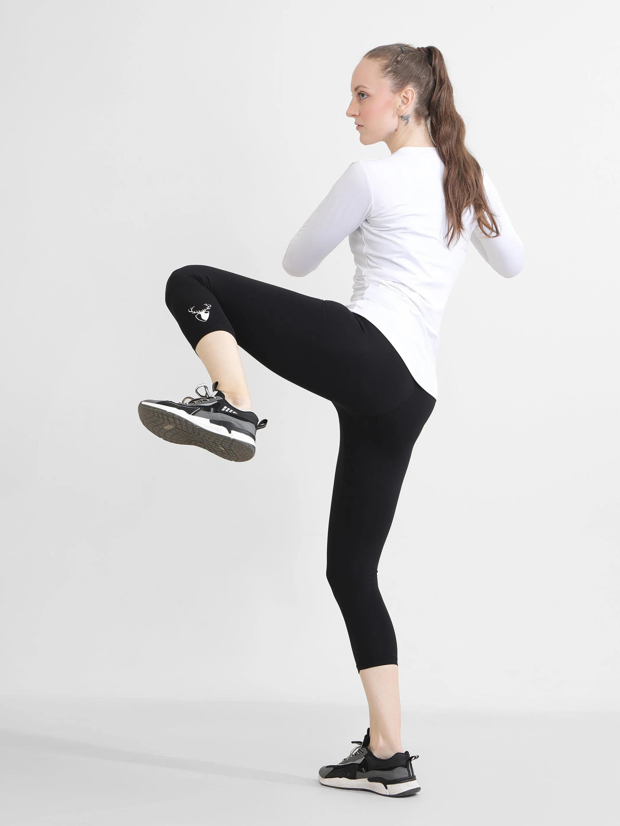 Leera Black Capri legging