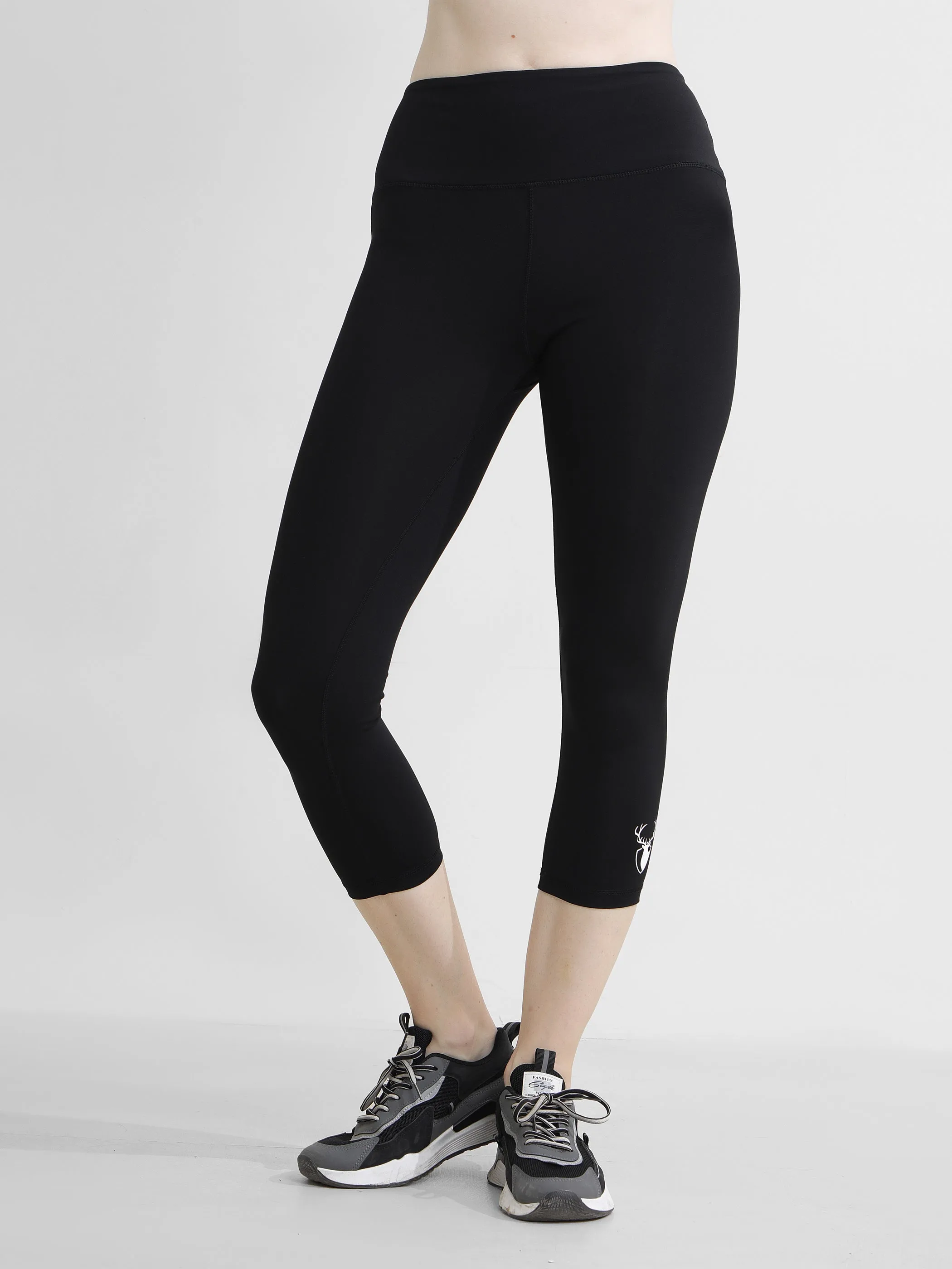 Leera Black Capri legging