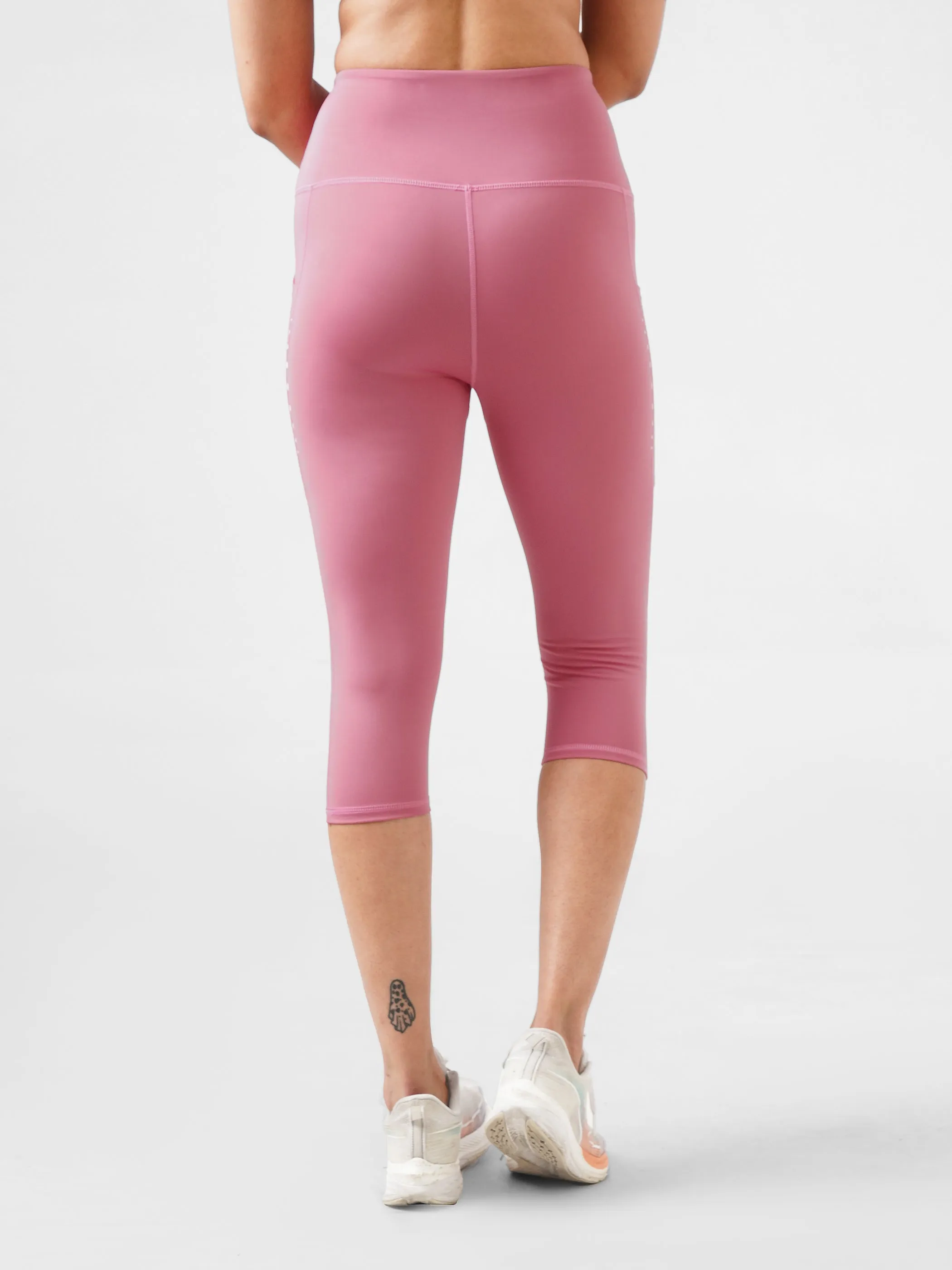 Leera Cropped Capri Pocket Legging in Pink