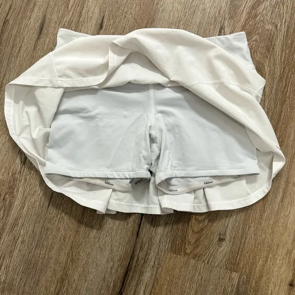 Lululemon White Tennis Skirts Size 4 EUC