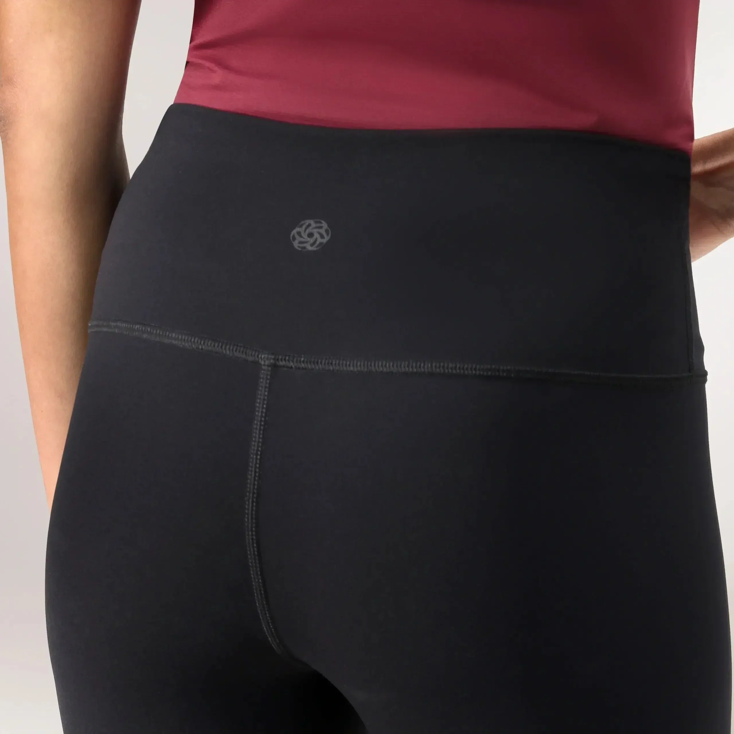 Sculpting Compression Legging - CORE BLACK