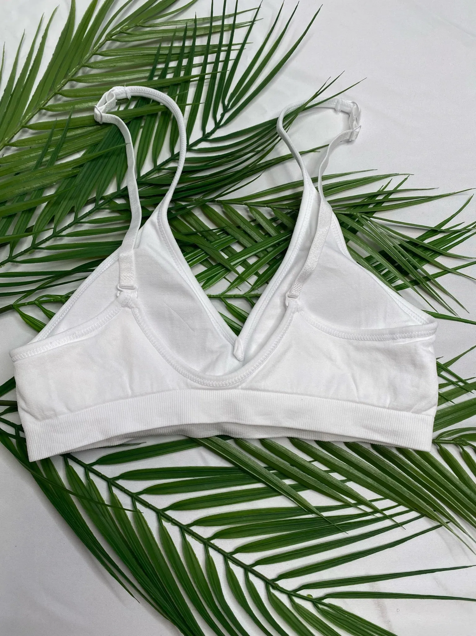 Seamless V-Neck Bra in White