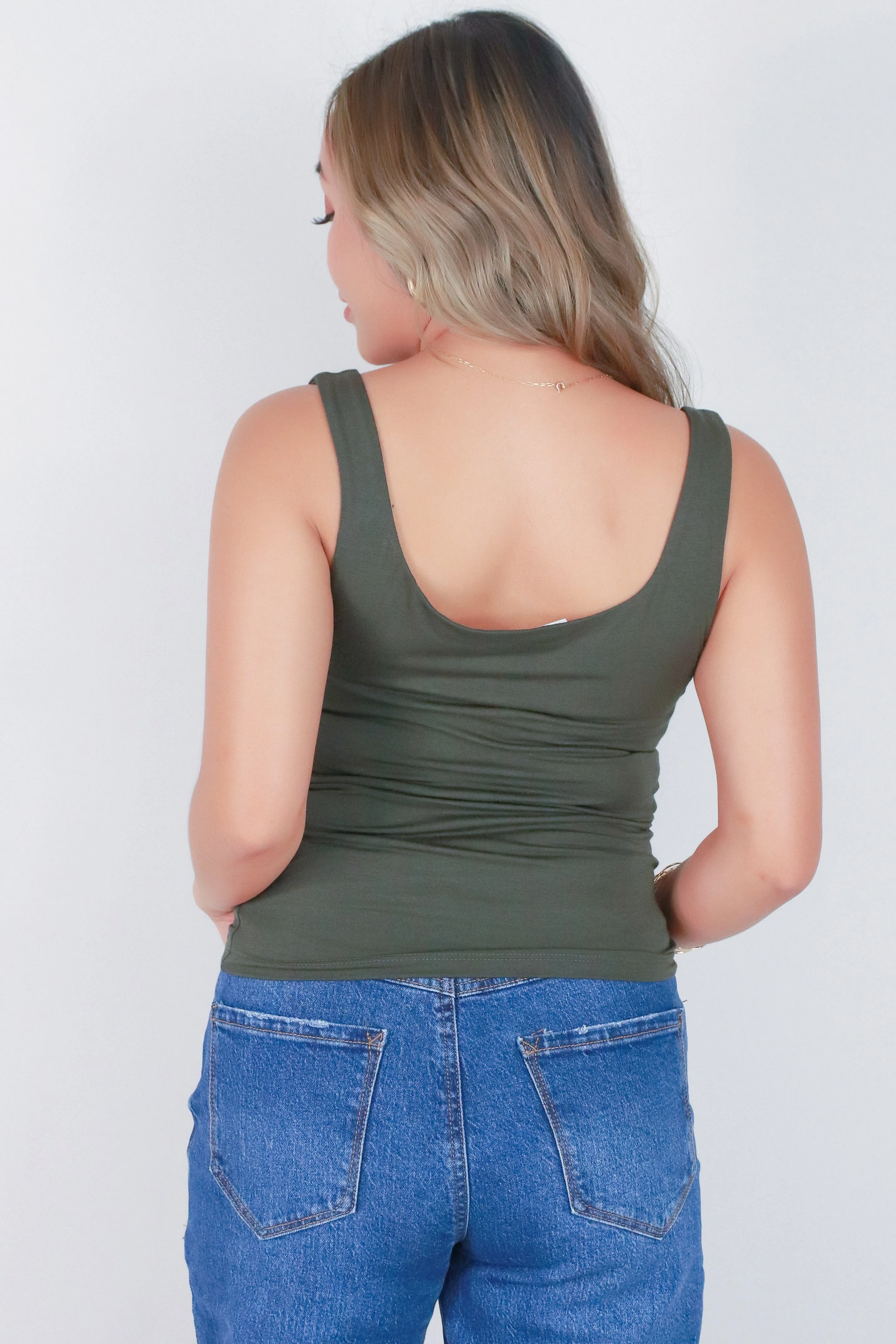 SLEEVELESS SQUARE NECK TOP
