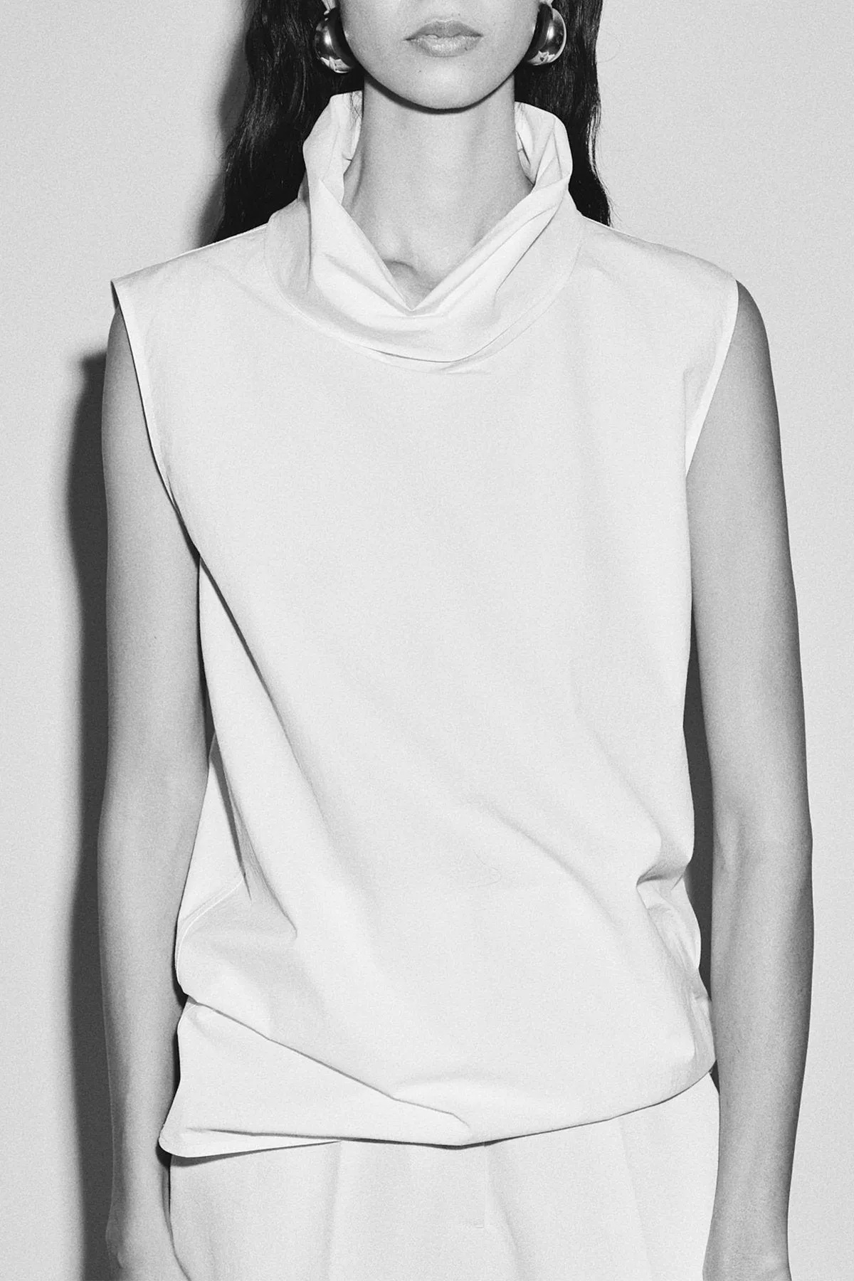 Sleeveless Turtleneck in White