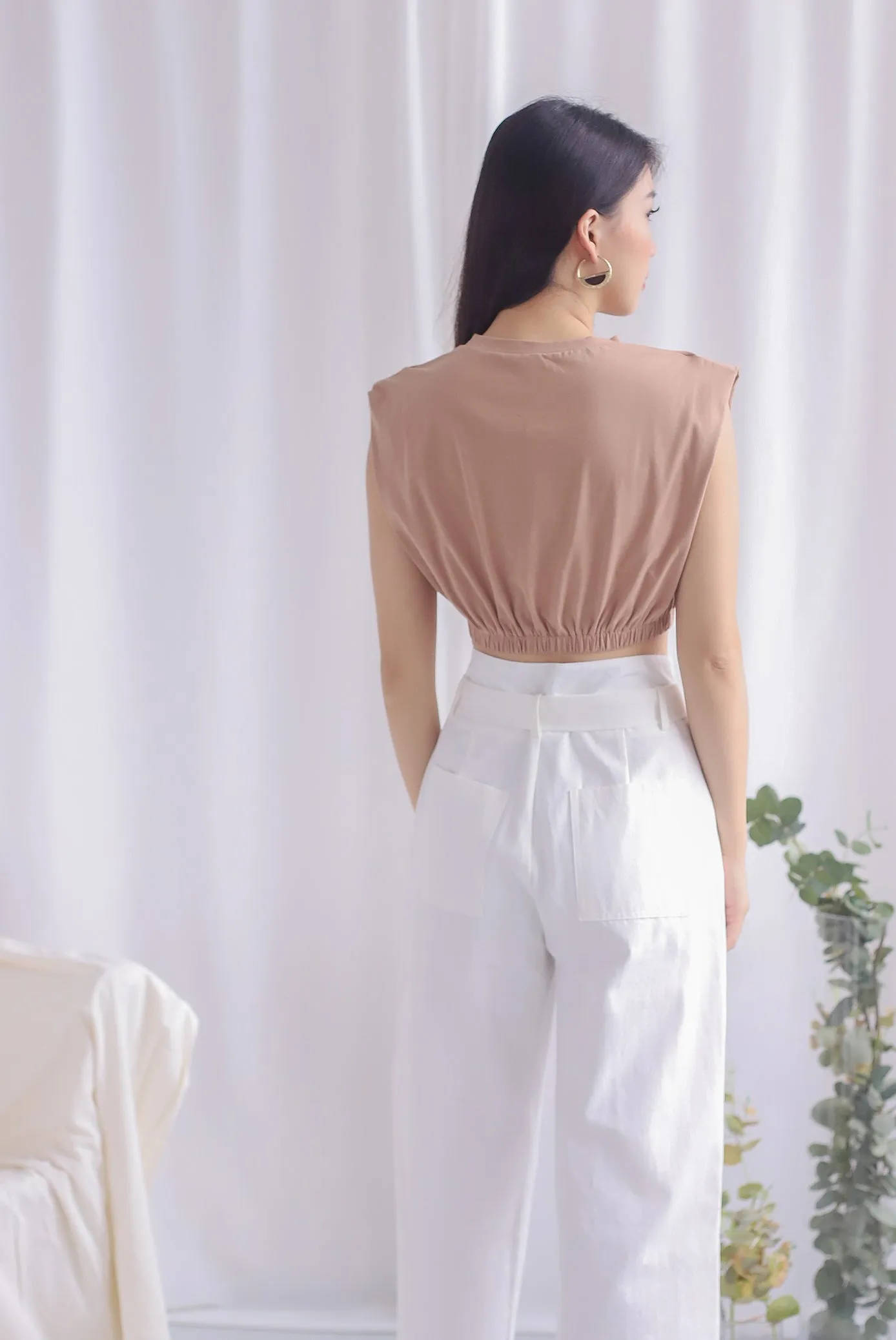 Veila Muscle Crop Top In Mocha