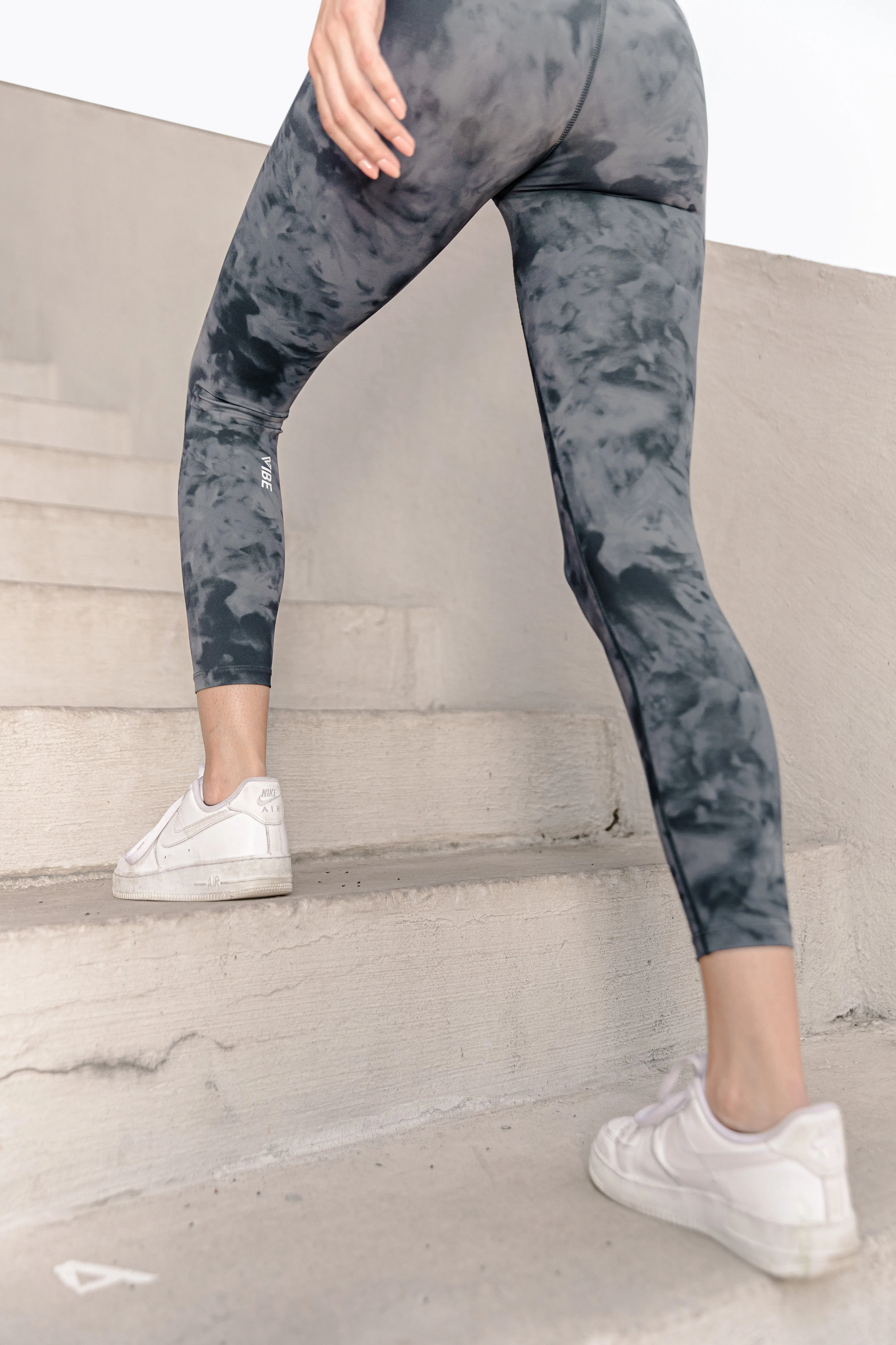 VIBE Higher Smoke Leggings