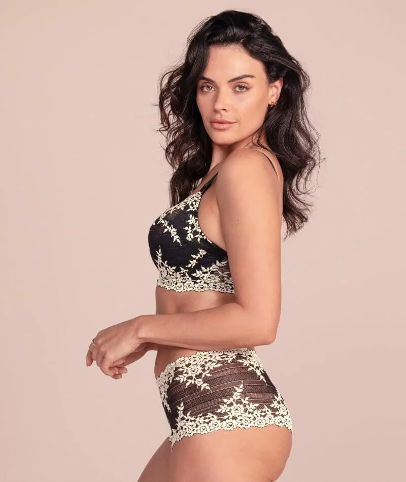 Wacoal Embrace Lace Underwired Bra - Black