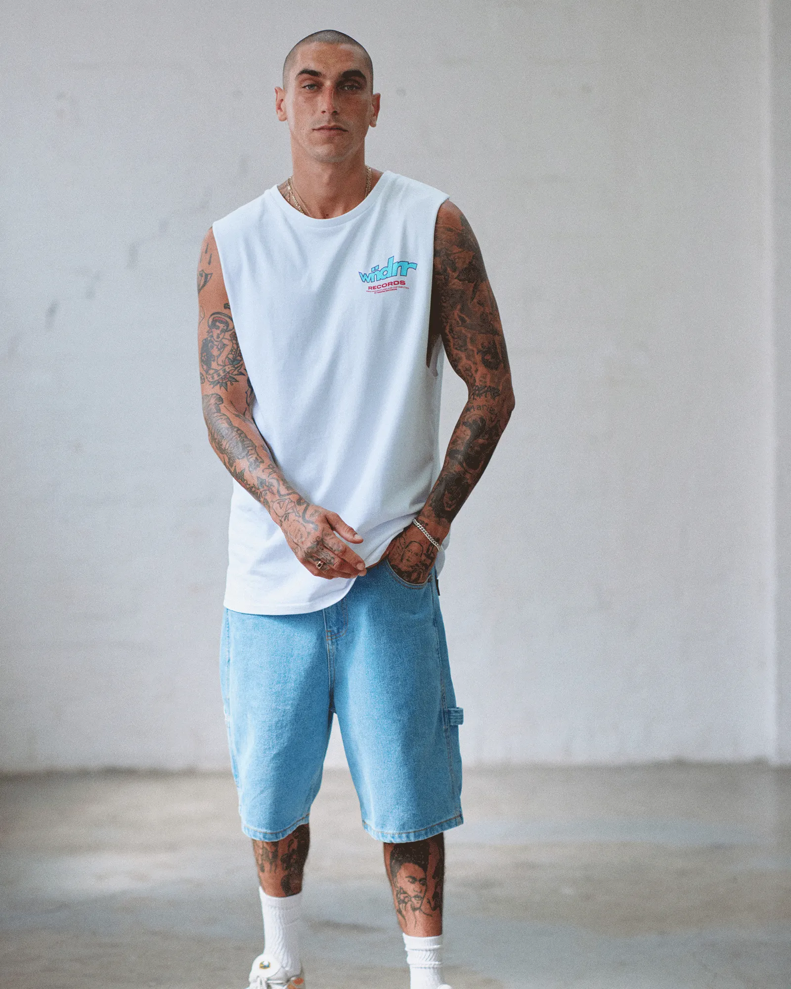 WARPED MUSCLE TOP - WHITE