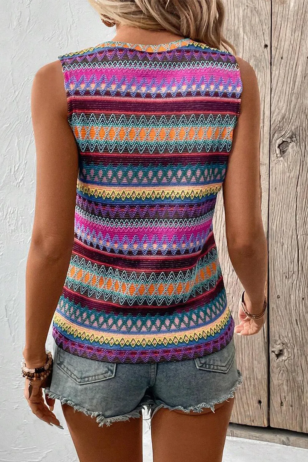 Wavy Round Neck Sleeveless Top