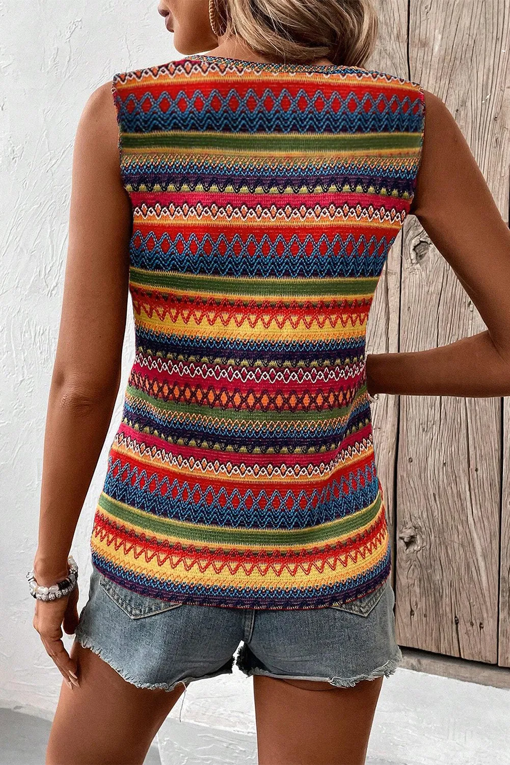 Wavy Round Neck Sleeveless Top